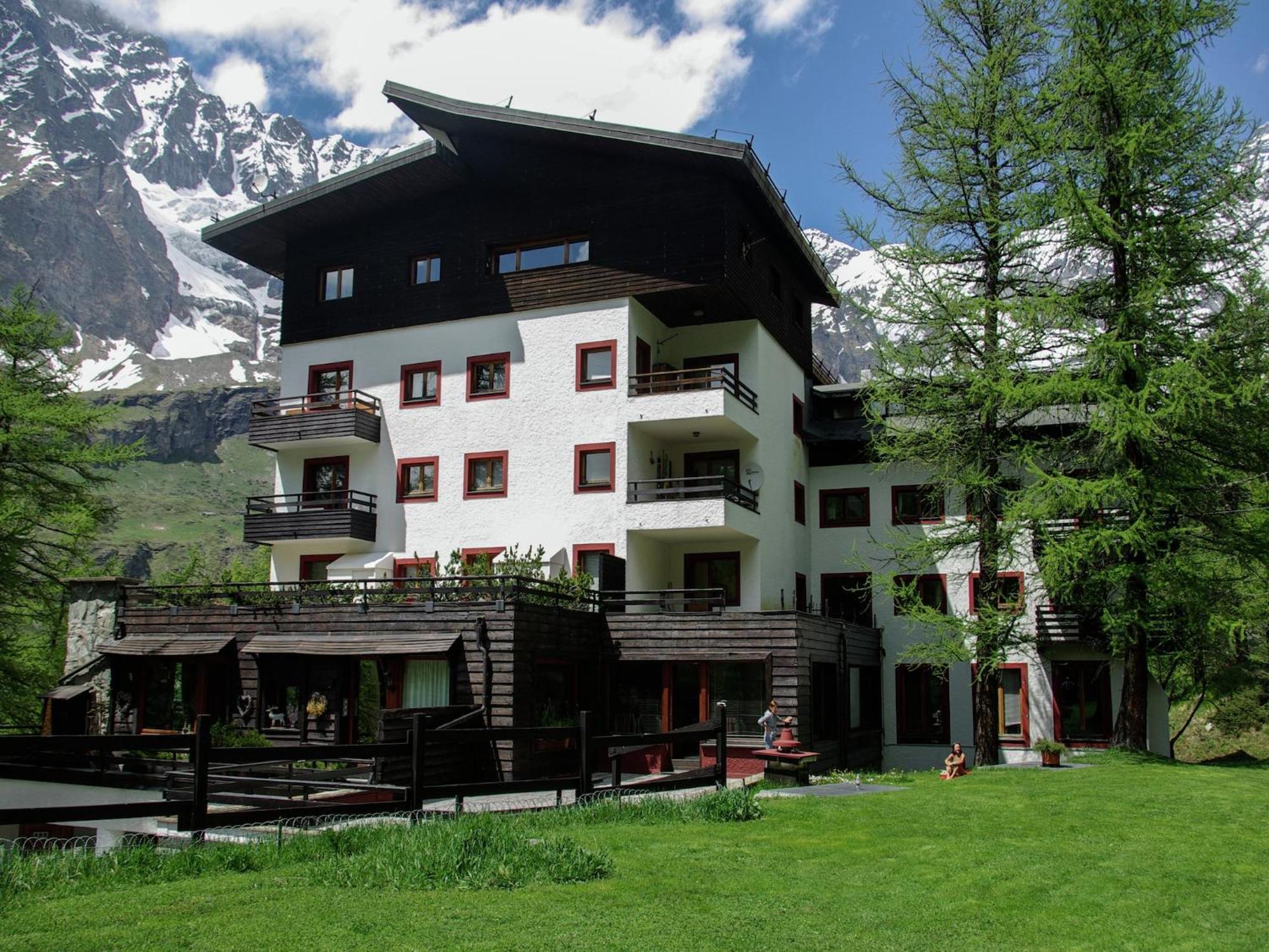 Contemporary Apartment In Breuil Cervinia Near Ski Area Exterior photo